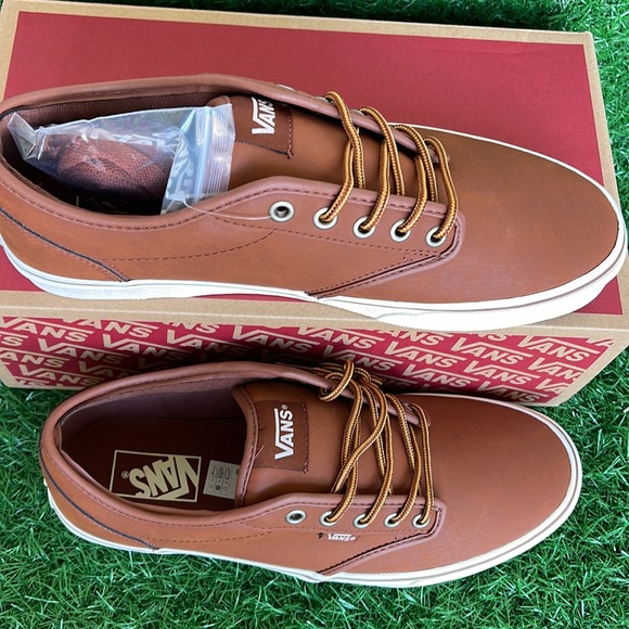 Vans WMNS Atwood
(Leather)Brown/Mashmallow
VN0A327LLYV
Sneakers - Picture 5 of 16